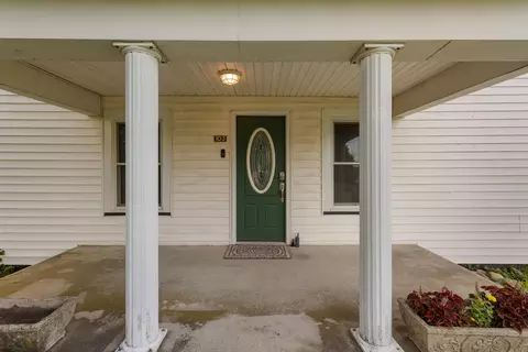 Exterior - 103 S John St, Longview, IL 61852 photo 3 of 4
