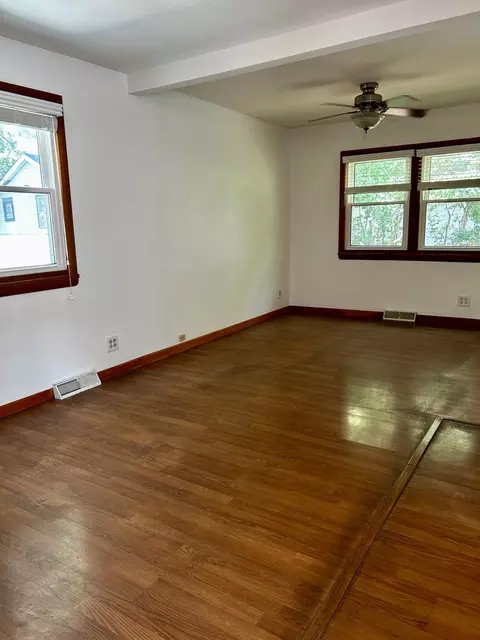 Living - 3614 148th Pl, Midlothian, IL 60445 photo 2 of 2