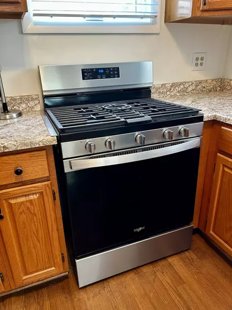 Kitchen - 3614 148th Pl, Midlothian, IL 60445 photo 2 of 2