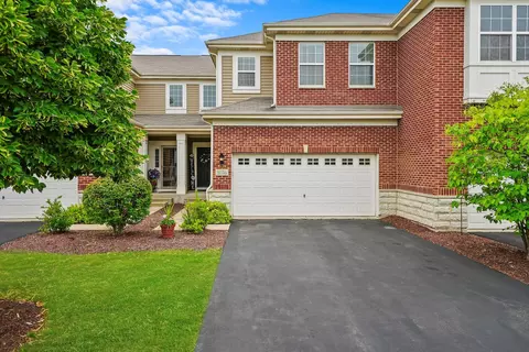 1016 Ravendale Ct, Naperville, IL 60540