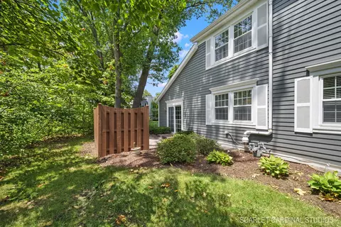1742 Caxton Dr, Wheaton, IL 60189 photo 3