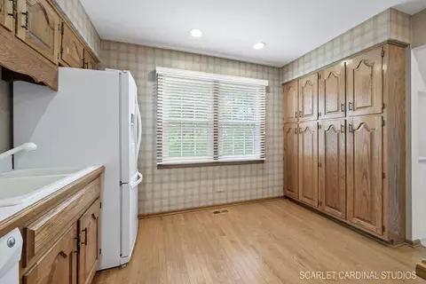 1742 Caxton Dr, Wheaton, IL 60189 photo 10