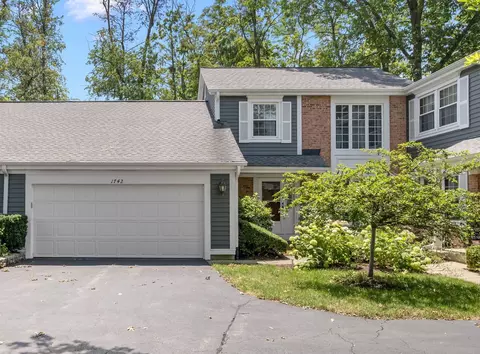 1742 Caxton Dr, Wheaton, IL 60189