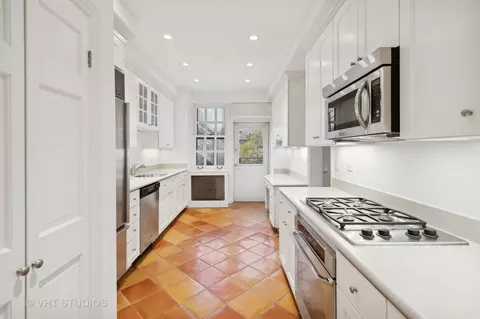 Kitchen - 70 E Cedar St #4E, Chicago, IL 60611 photo 2 of 3