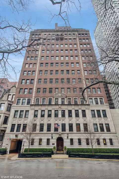 70 E Cedar St #4E, Chicago, IL 60611