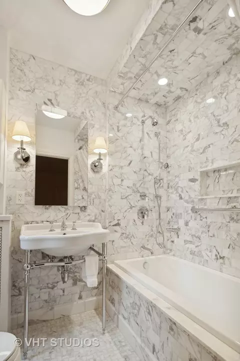 Bath - 70 E Cedar St #4E, Chicago, IL 60611 photo 1 of 1