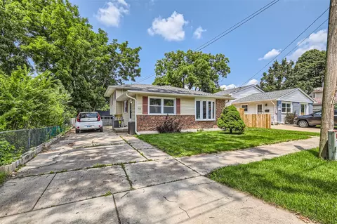 902 Ohio Ave, Saint Charles, IL 60174