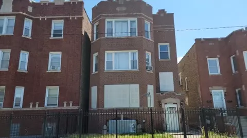 10209 S Saint Lawrence Ave, Chicago, IL 60628