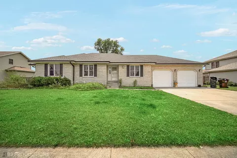 1028 Bonnie Ln, Peotone, IL 60468