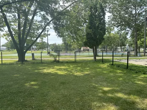 Exterior - 305 E 4th St, Gridley, IL 61744 photo 10 of 10