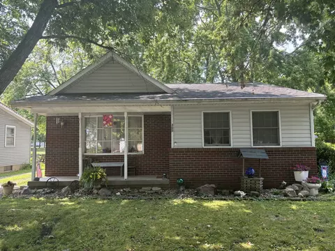 305 E 4th St, Gridley, IL 61744
