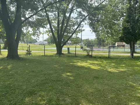 Exterior - 305 E 4th St, Gridley, IL 61744 photo 9 of 10