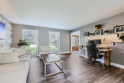 4952 Essington Ct, Hoffman Estates, IL 60010 photo 3