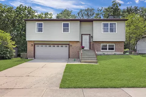 2477 Mallard Dr, Lindenhurst, IL 60046