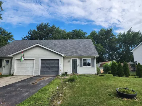 3425 Fox Hill Rd, Aurora, IL 60504