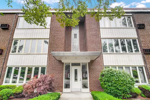 701 Busse Hwy #1C, Park Ridge, IL 60068