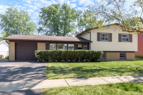 6967 Hawthorne Ln, Hanover Park, IL 60133