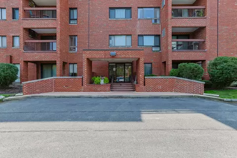 3801 Appian Way #110, Glenview, IL 60025