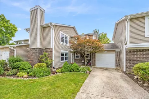 243 Pebble Creek Dr, Bloomingdale, IL 60108