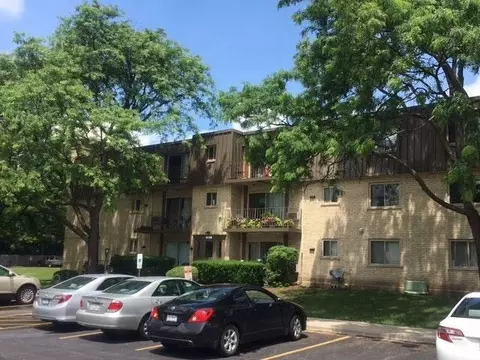 561 Fairway View Dr #3A, Wheeling, IL 60090