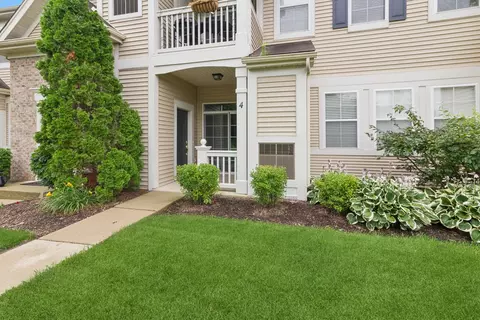 2250 Aurora Dr #4, Pingree Grove, IL 60140