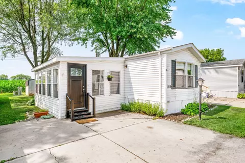 1320 Lauren Dr, Sandwich, IL 60548