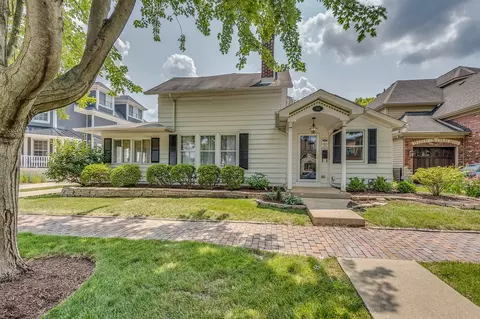 428 W Benton Ave, Naperville, IL 60540