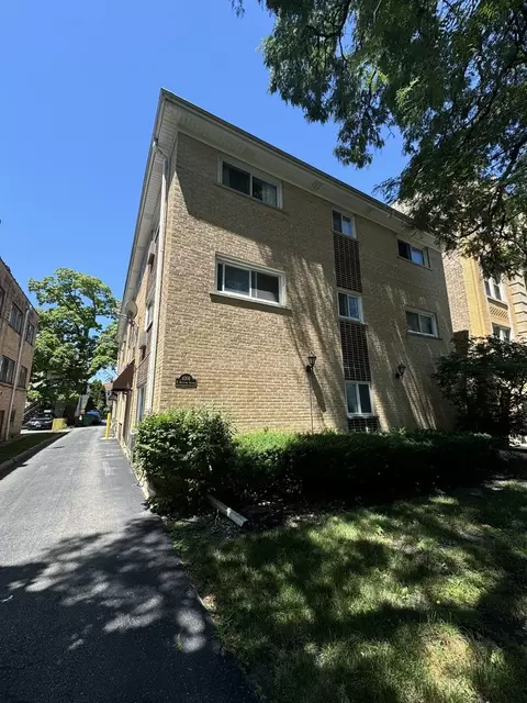 4306 N Keystone Ave #204, Chicago, IL 60641