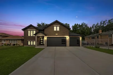 Exterior - 8540 Normandy Ave, Burbank, IL 60459 photo 2 of 2