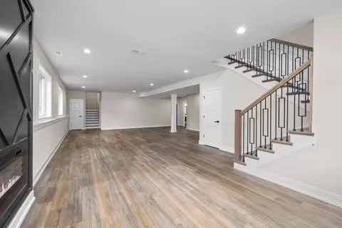 Living - 8540 Normandy Ave, Burbank, IL 60459 photo 1 of 2