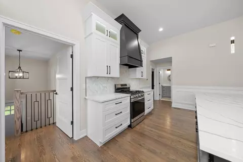 Entry Way - 8540 Normandy Ave, Burbank, IL 60459 photo 1 of 1
