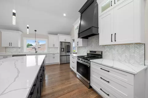 Kitchen - 8540 Normandy Ave, Burbank, IL 60459 photo 2 of 4
