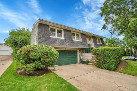 13 Redwood Trl, Wheeling, IL 60090 photo 2