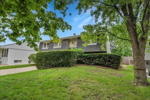 13 Redwood Trl, Wheeling, IL 60090 photo 3