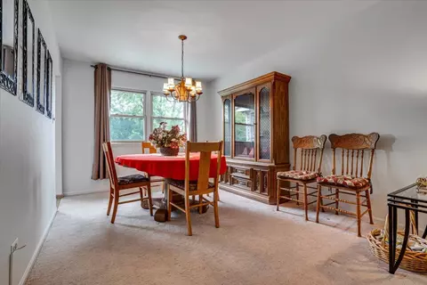 13 Redwood Trl, Wheeling, IL 60090 photo 4