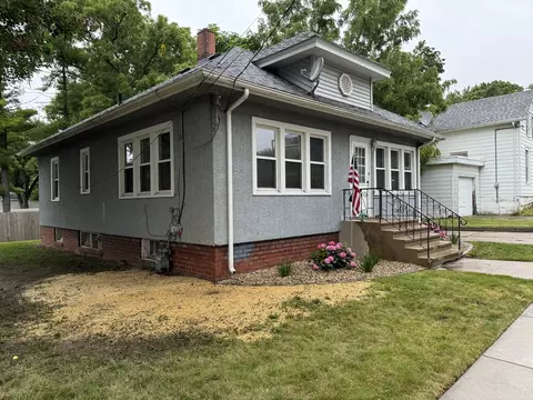 610 Calhoun St, Peru, IL 61354 photo 2