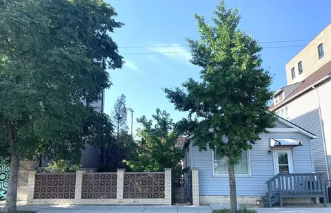 911 W 18th St, Chicago, IL 60608