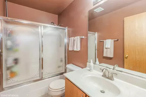 Bath - 1765 Hazelnut Ln, Aurora, IL 60504 photo 2 of 2