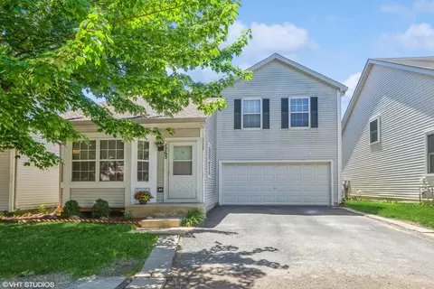 1765 Hazelnut Ln, Aurora, IL 60504