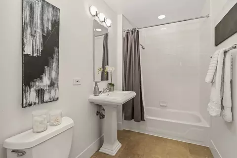 57 E Delaware Pl #2306, Chicago, IL 60611 photo 23