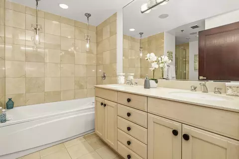 57 E Delaware Pl #2306, Chicago, IL 60611 photo 16