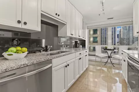 57 E Delaware Pl #2306, Chicago, IL 60611 photo 11
