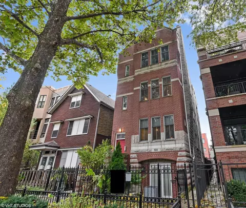 924 W Wolfram St #3, Chicago, IL 60657
