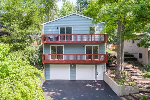 1012 W Dale Ave, Mchenry, IL 60051