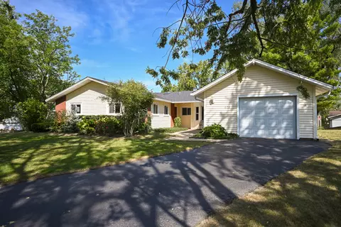 21 W070 Coronet Rd, Lombard, IL 60148