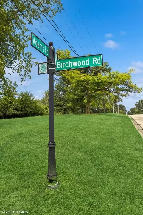 3914 Adams Rd, Oak Brook, IL 60523