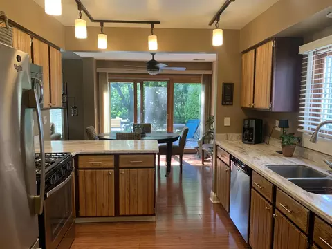 1091 Devonshire Ave, Naperville, IL 60540 photo 3
