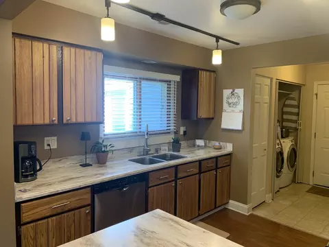 1091 Devonshire Ave, Naperville, IL 60540 photo 4