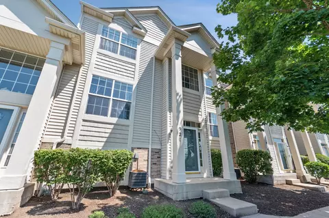 921 Summit Creek Dr, Shorewood, IL 60404