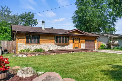 808 Riverside Dr, South Elgin, IL 60177